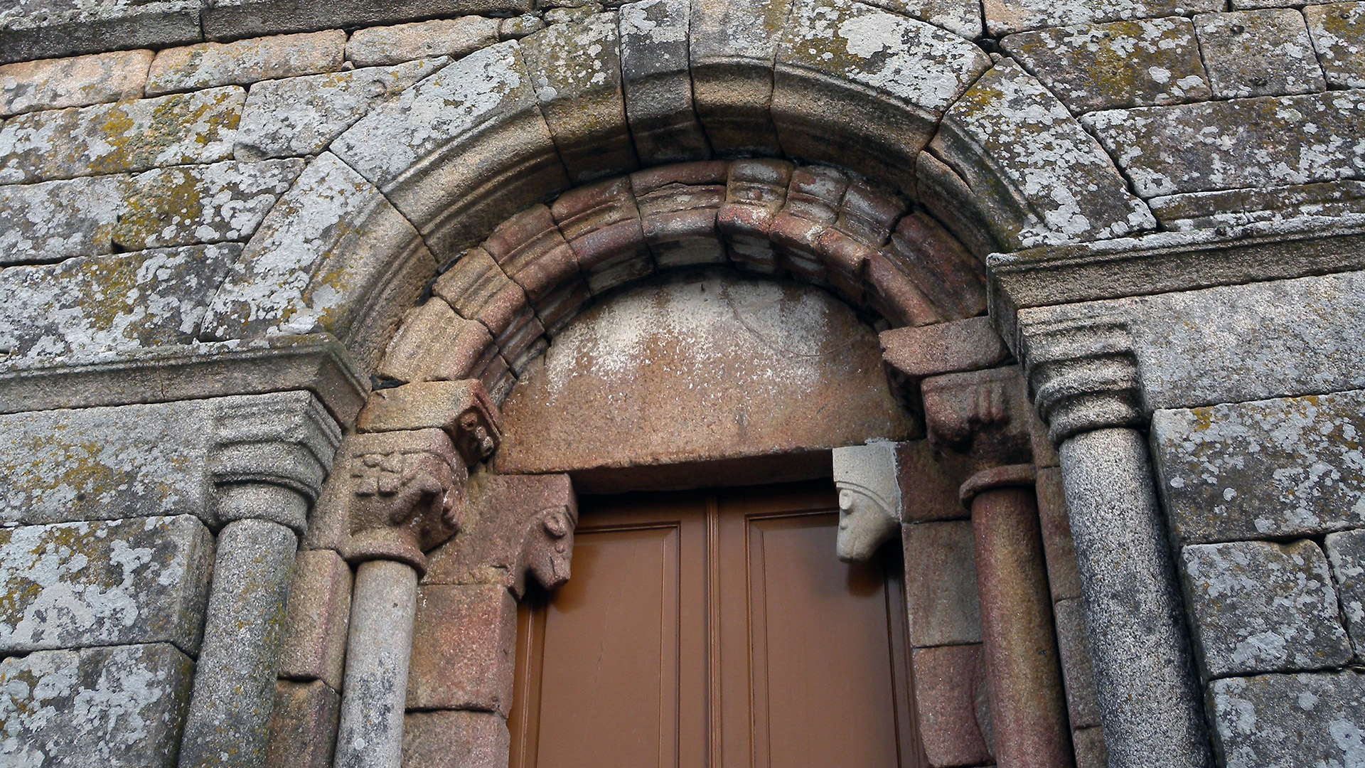 Iglesia de San Marti&ntilde;o de Lal&iacute;n de Arriba