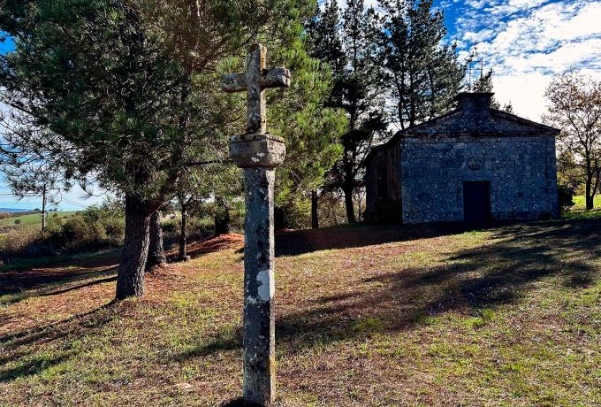 Hermitage and wayside cross of Santo Domingo 0