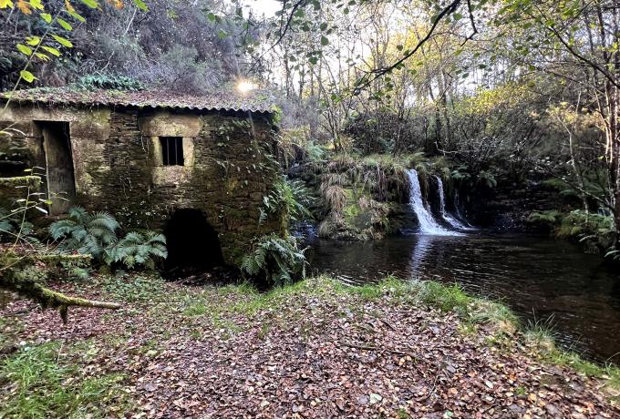 Quintill&aacute;n Waterfall and Mill 0