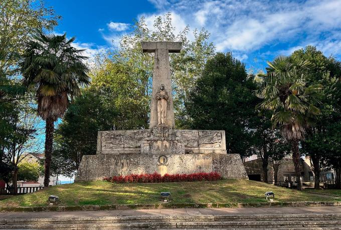 Monumento ao aviador Joaqu&iacute;n Loriga 0