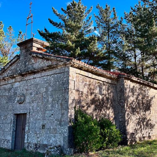 Hermitage and wayside cross of Santo Domingo 2