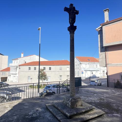 Cruceiro de Santiago Peregrino e San Roque 3