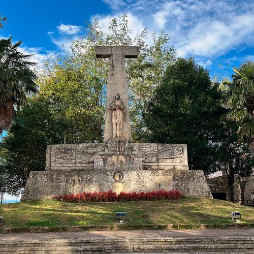 Joaqu&iacute;n Loriga Monument 0